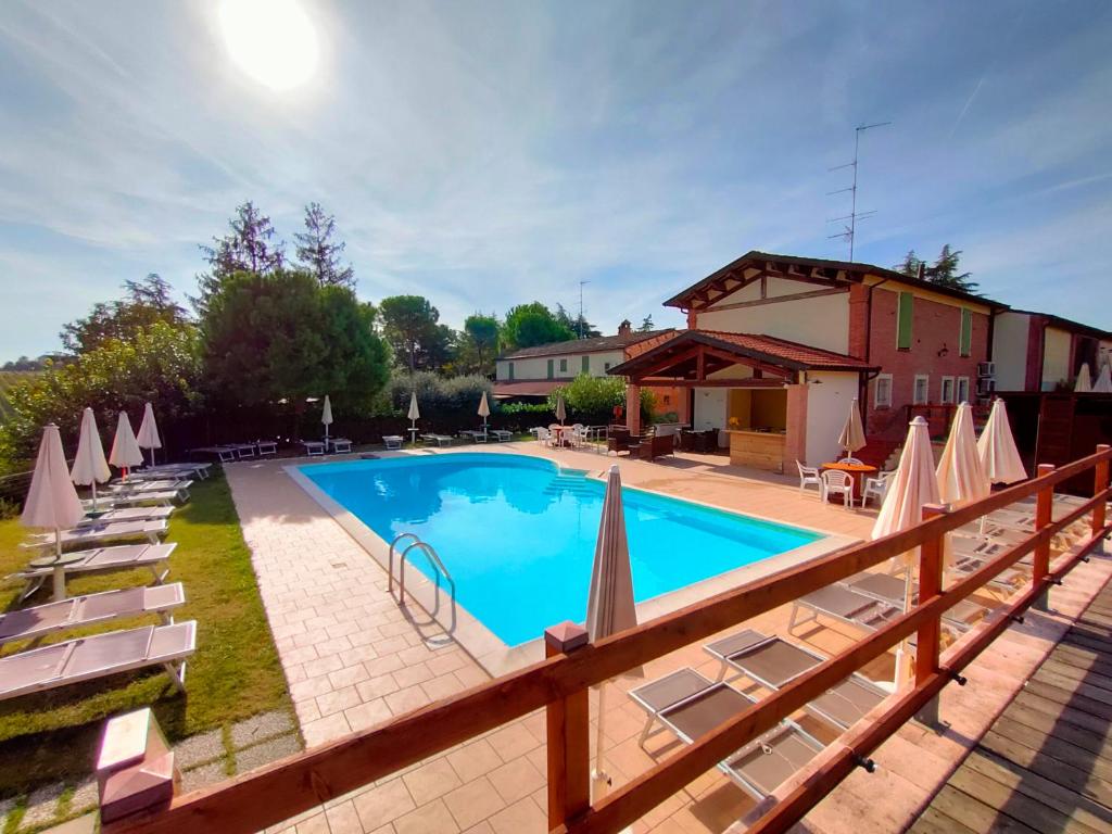 Πισίνα στο ή κοντά στο Agriturismo e Cantina La Sabbiona