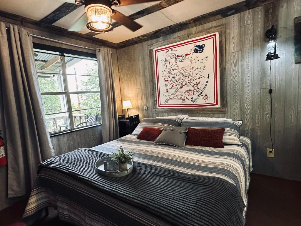 Acorn Hideaways Canton Gold Panner Bunkhouse King Bed, Canton (updated