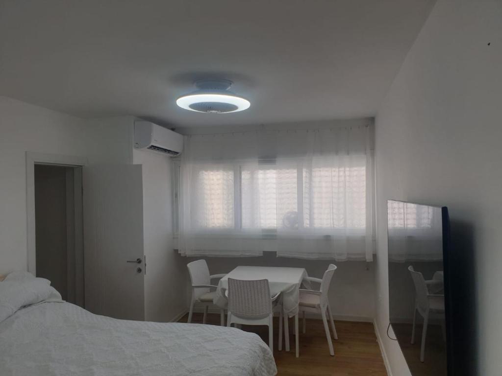 Postel nebo postele na pokoji v ubytování Miki's Apartments