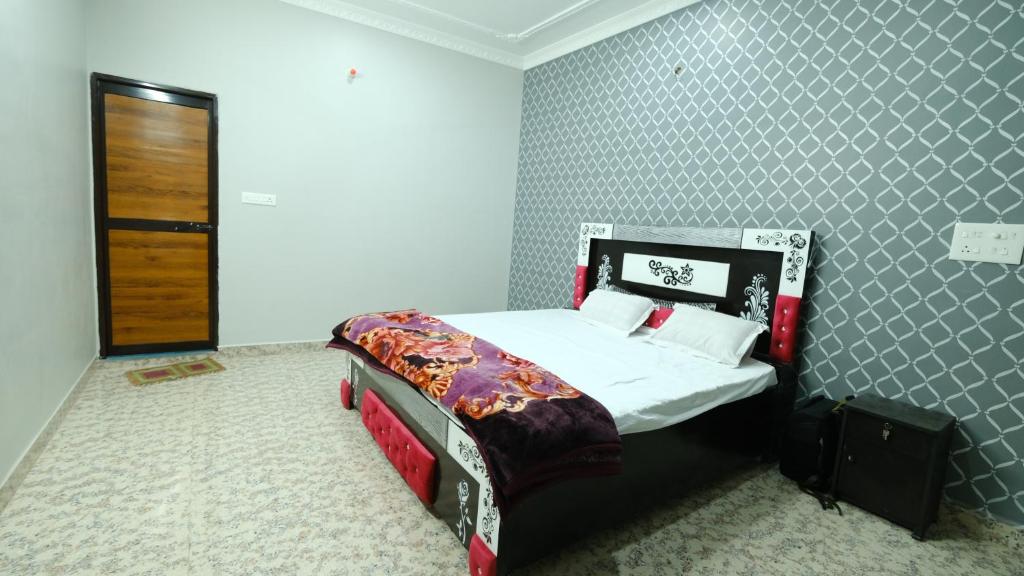 a bedroom with a bed in a room at Shree Krishna Niwas in Deoghar