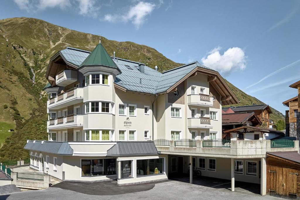 Nespecifikovaný výhled na hory nebo výhled na hory při pohledu z hotelu