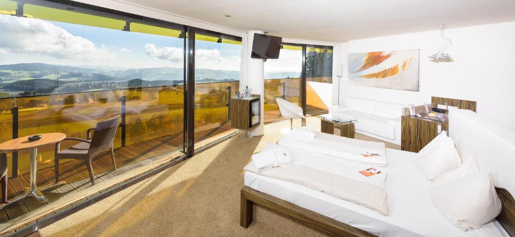 Nespecifikovaný výhled na hory nebo výhled na hory při pohledu z hotelu