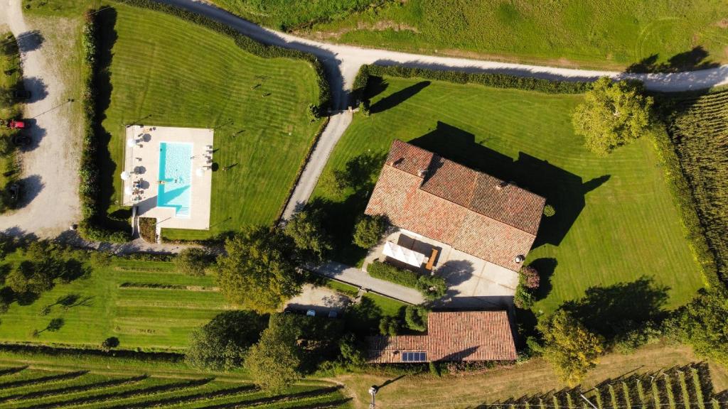 Bazén v ubytování Fenil Conter Cottage & Suite nebo v jeho okolí