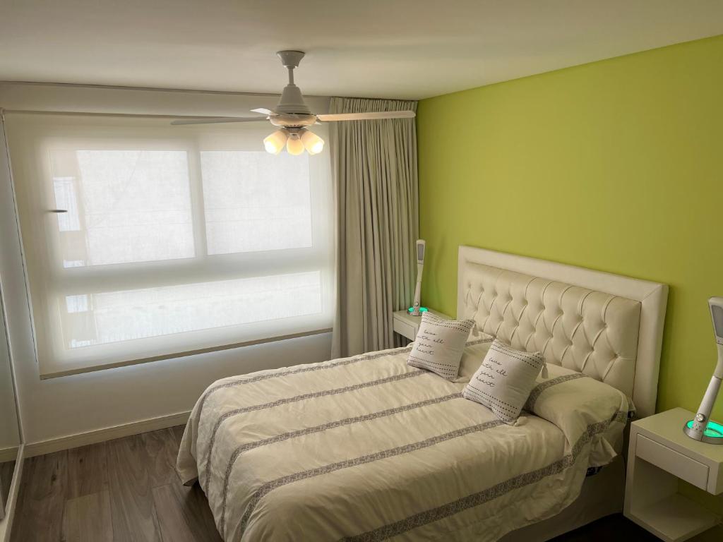 Alucinante departamento en La Perla 3 ambientes con aire acondicionado y calefacción central - Two-Bedroom Apartment