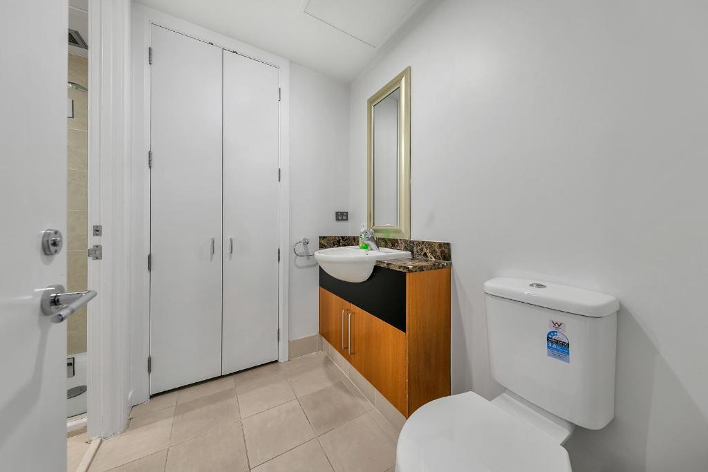 Fabulous Corner Apartment w/ Dazzling Harbour View - Resim 24