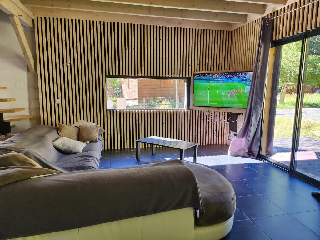 TV a/nebo společenská místnost v ubytování ELLA