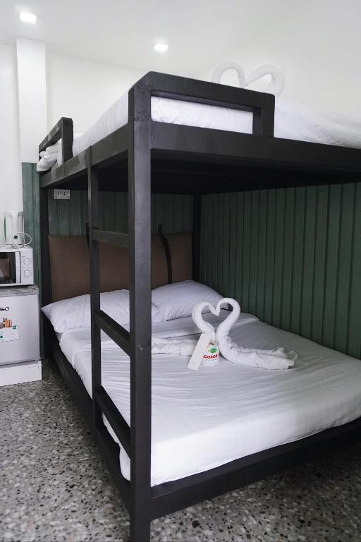 Postel nebo postele na pokoji v ubytování Cebu Backpackers Hostel