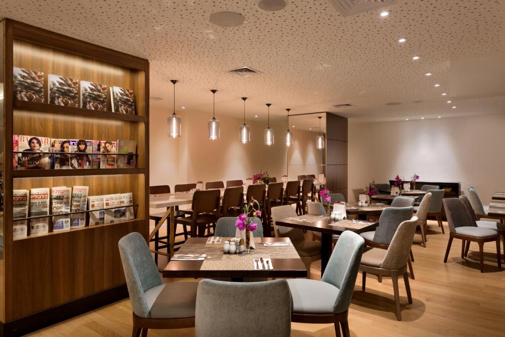 Posezení v ubytování Sea Tower by Isrotel Design