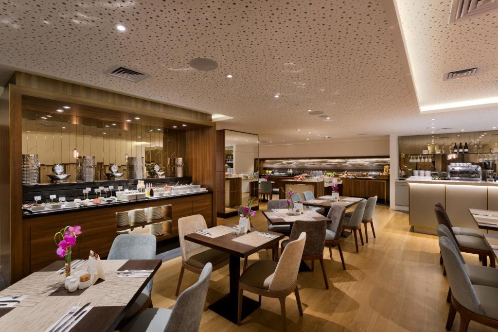 Restaurace v ubytování Sea Tower by Isrotel Design