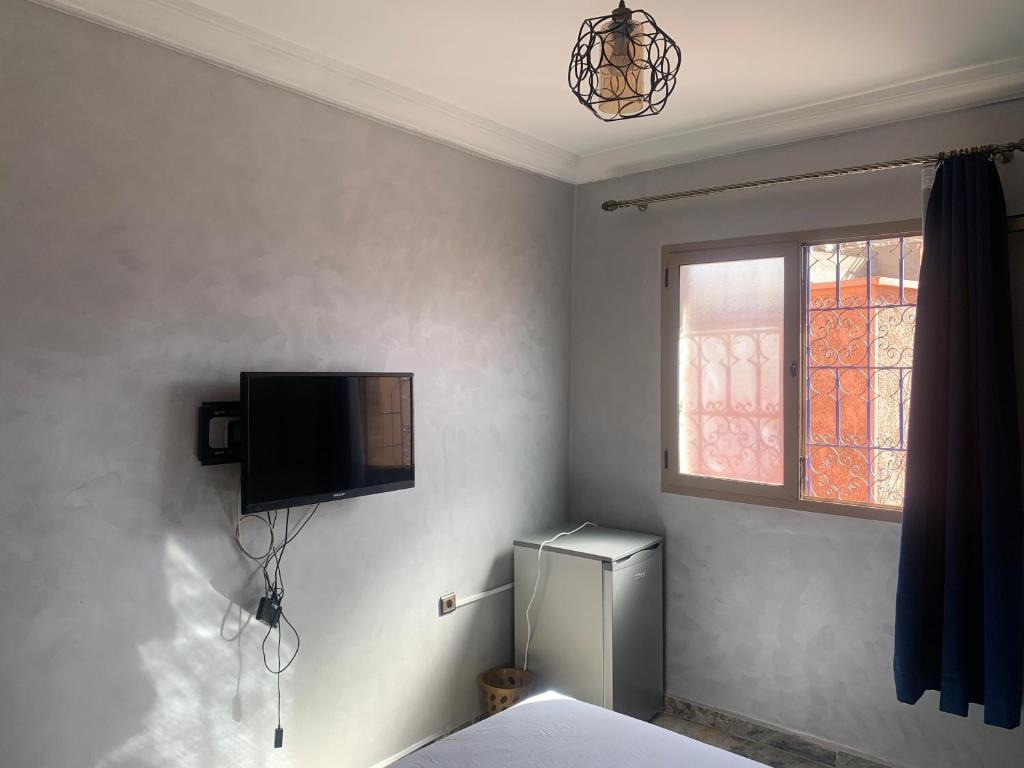 TV a/nebo společenská místnost v ubytování Familiale Chambre calm wifi Hanae