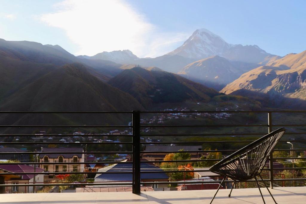 Vista general d'una muntanya o vistes d'una muntanya des de l'hostal o pensió