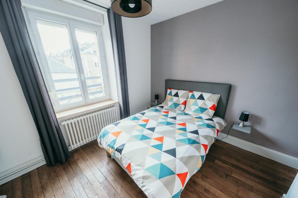 Llit o llits en una habitaci&oacute; de Appartement d&#39;Alexandre hyper centre-ville