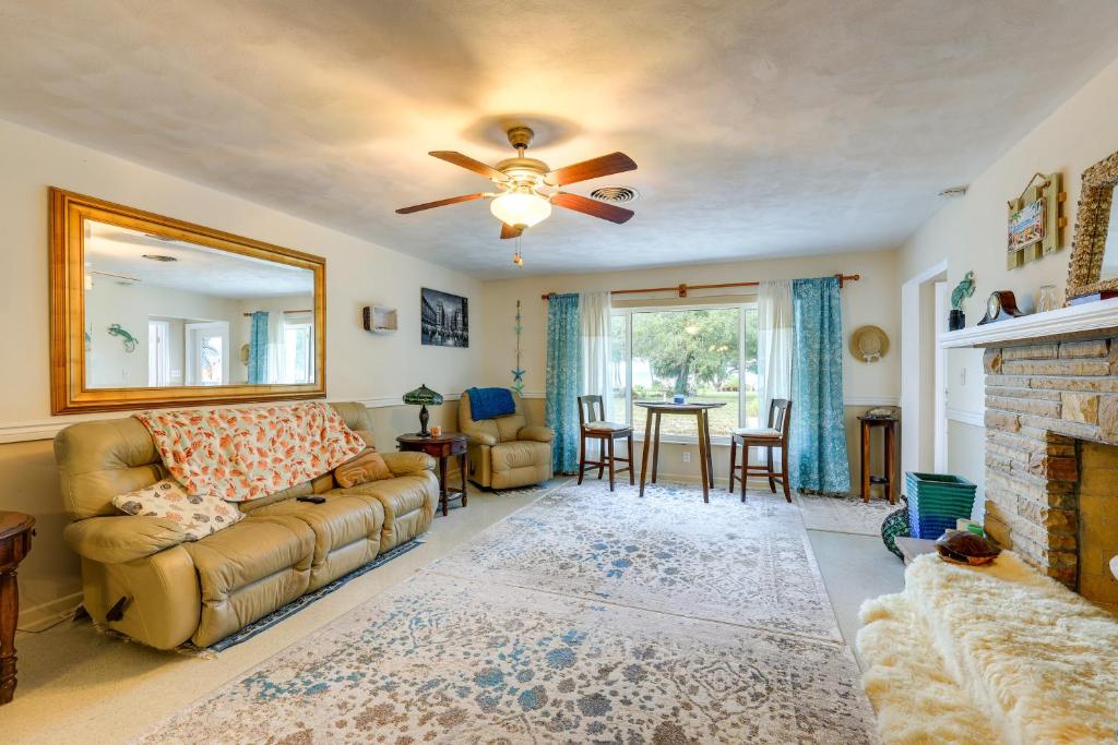 Waterfront Treasure Coast Home with Pool and Lanai!, Fort Pierce