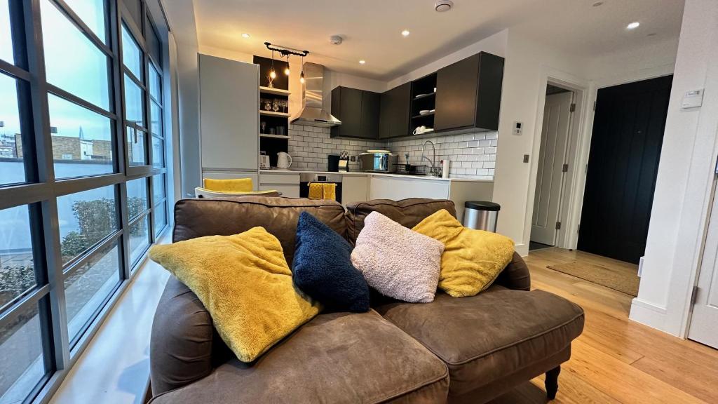 modern-stylish-1-bedroom-flat-london-updated-prices-2026