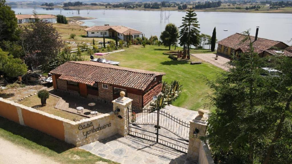 an aerial view of a house with a lake at Cabaña Yerbabuena in Toca