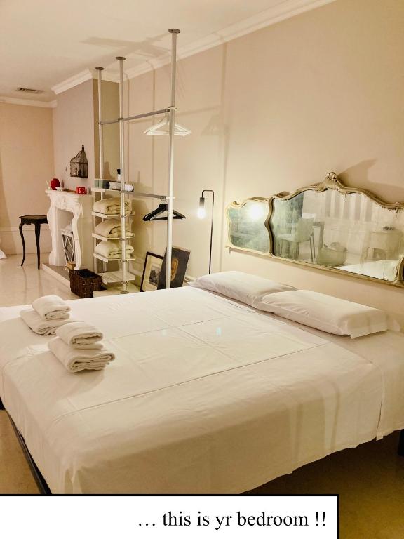 Postel nebo postele na pokoji v ubytování UN PUNTO A VERONA