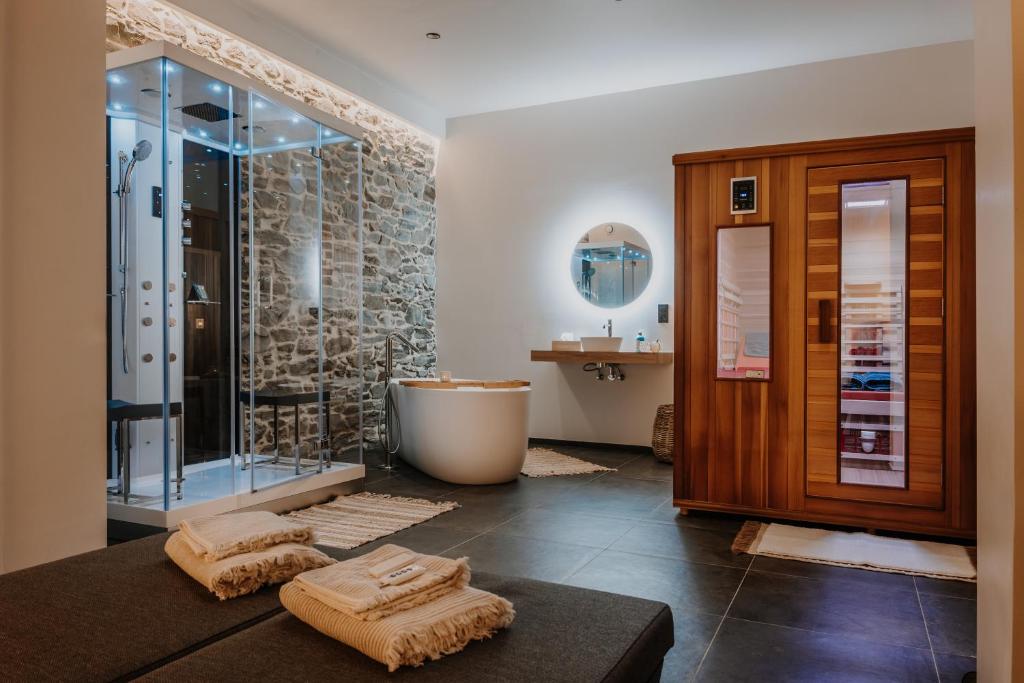 a bathroom with a bath tub and a sink at Queen's Avenue, Wellness and free station E-Car in Spa