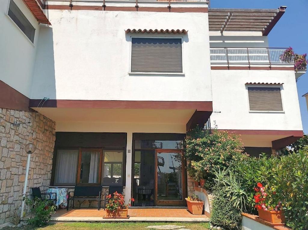 a house with a front porch with a patio at VILLA AZZURRA in Gaeta