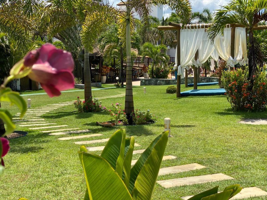 Zahrada ubytování Apartamento Térreo 3 suítes Master Resort Treebies à Beira Mar Subauma Bahia