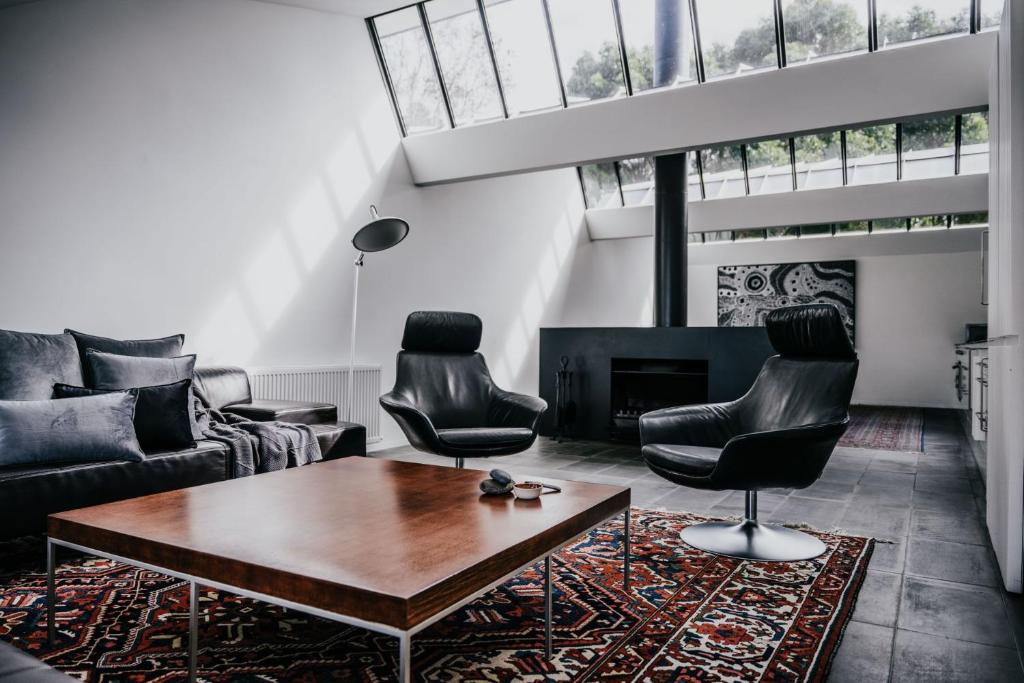 Posezení v ubytování Alkina Lodge Mira