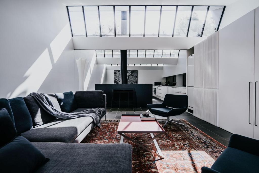 Posezení v ubytování Alkina Lodge Nuru