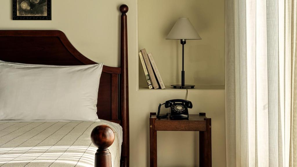 La Playa Hotel - Queen Room - Disability Access