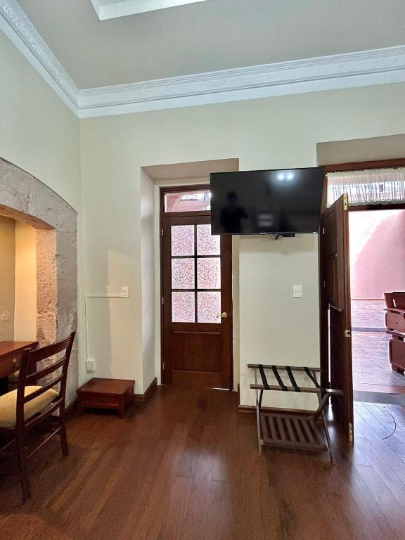 TV a/nebo společenská místnost v ubytování Hotel Cantera Real, Morelia