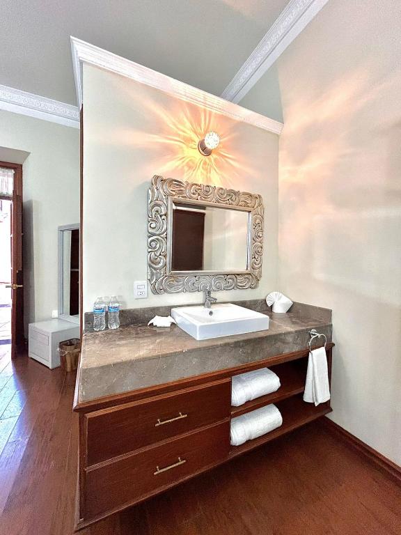 Kuchyň nebo kuchyňský kout v ubytování Hotel Cantera Real, Morelia