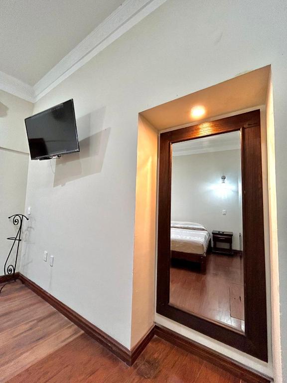TV a/nebo společenská místnost v ubytování Hotel Cantera Real, Morelia