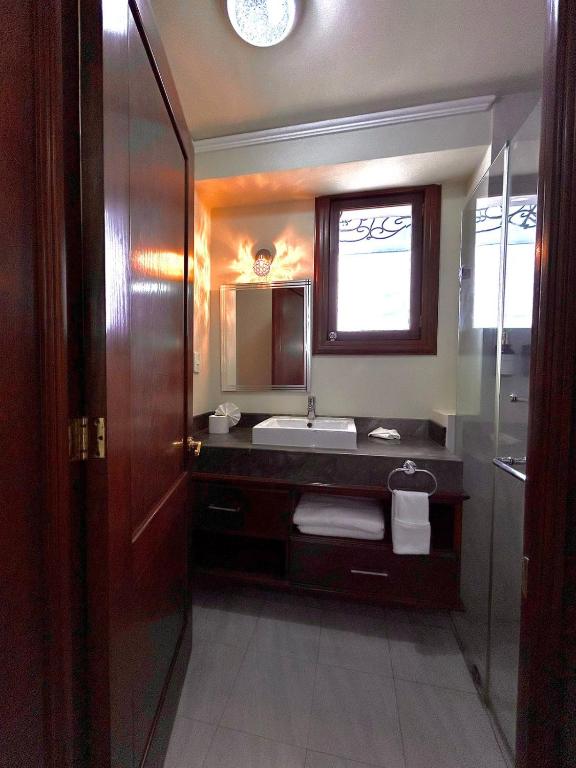 Postel nebo postele na pokoji v ubytování Hotel Cantera Real, Morelia