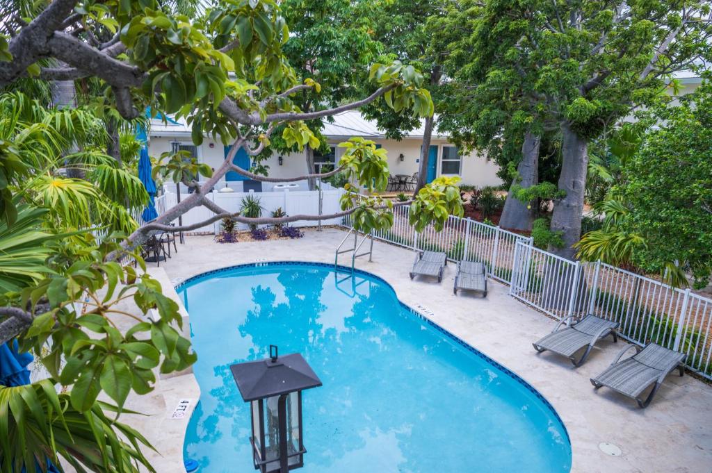 an image of a pool at a resort at Seaside Villas in Fort Lauderdale