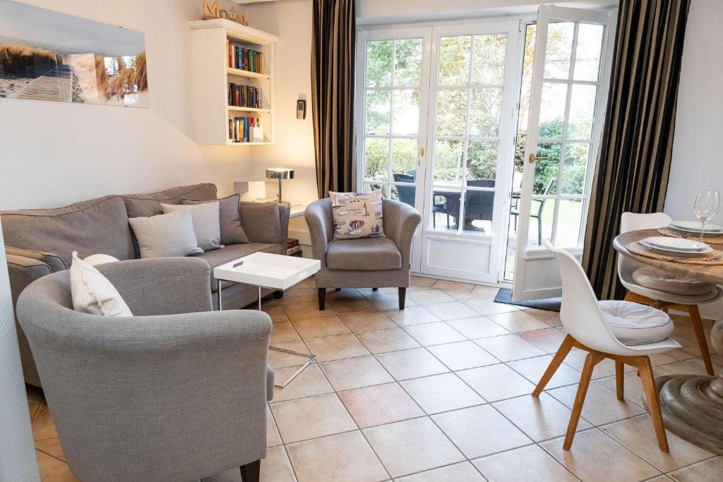 Et opholdsområde på Ferienhaus-Hoppe-Wohnung-01