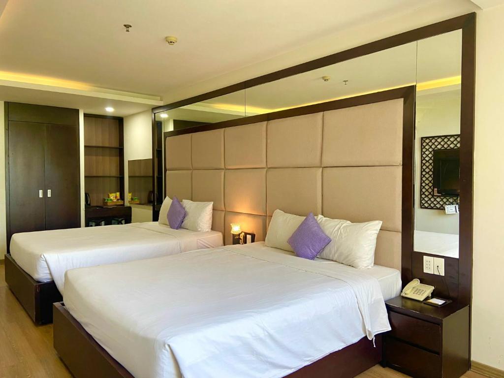 Pariat River Front Hotel - Drievoudige Kamer Met Uitzicht Op Het Meer