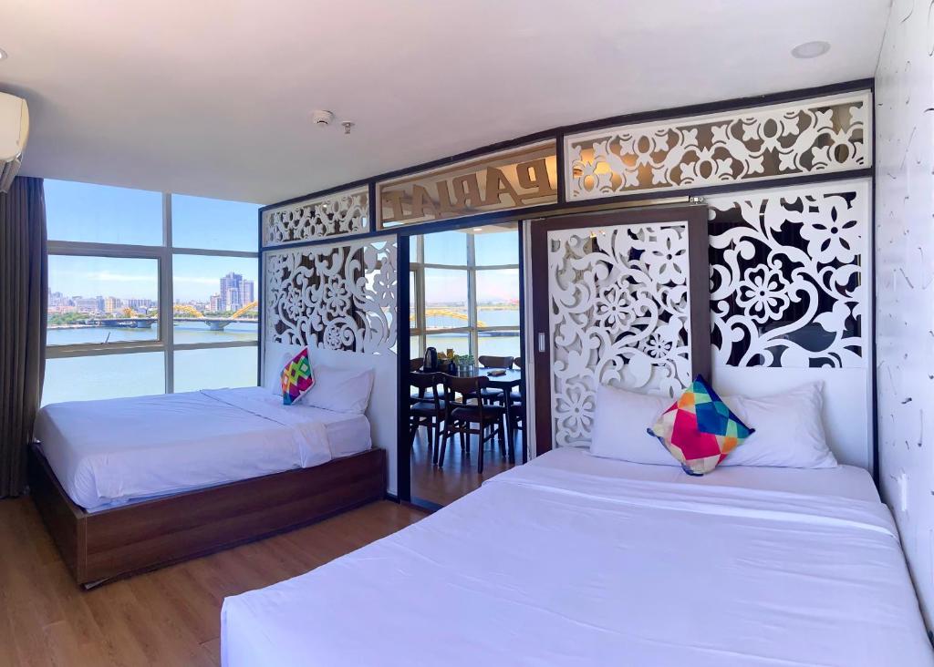 Pariat River Front Hotel - Suite Met Uitzicht Op De Rivier