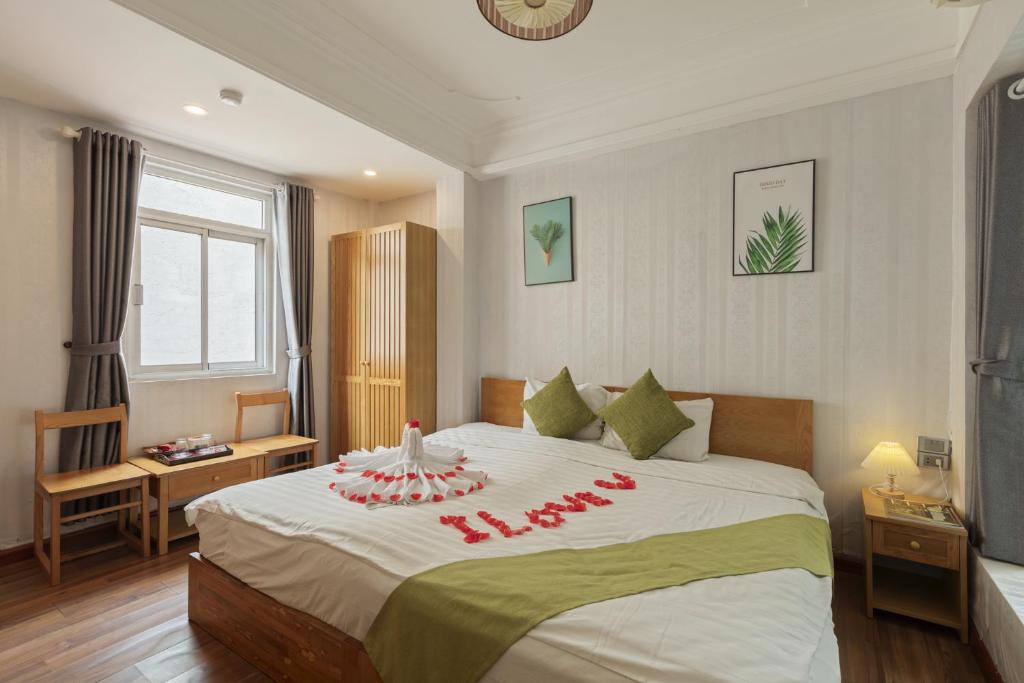 Postel nebo postele na pokoji v ubytování Hanoi Central Park Hotel