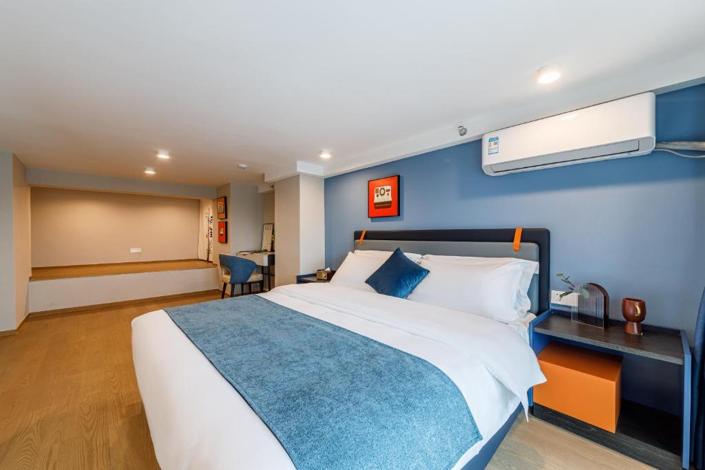 Postel nebo postele na pokoji v ubytování Livetour Hotel Sanxi Metro Guangzhou