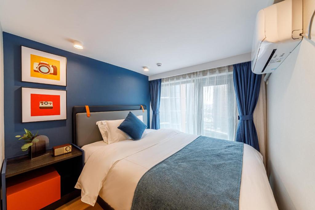 Postel nebo postele na pokoji v ubytování Livetour Hotel Sanxi Metro Guangzhou