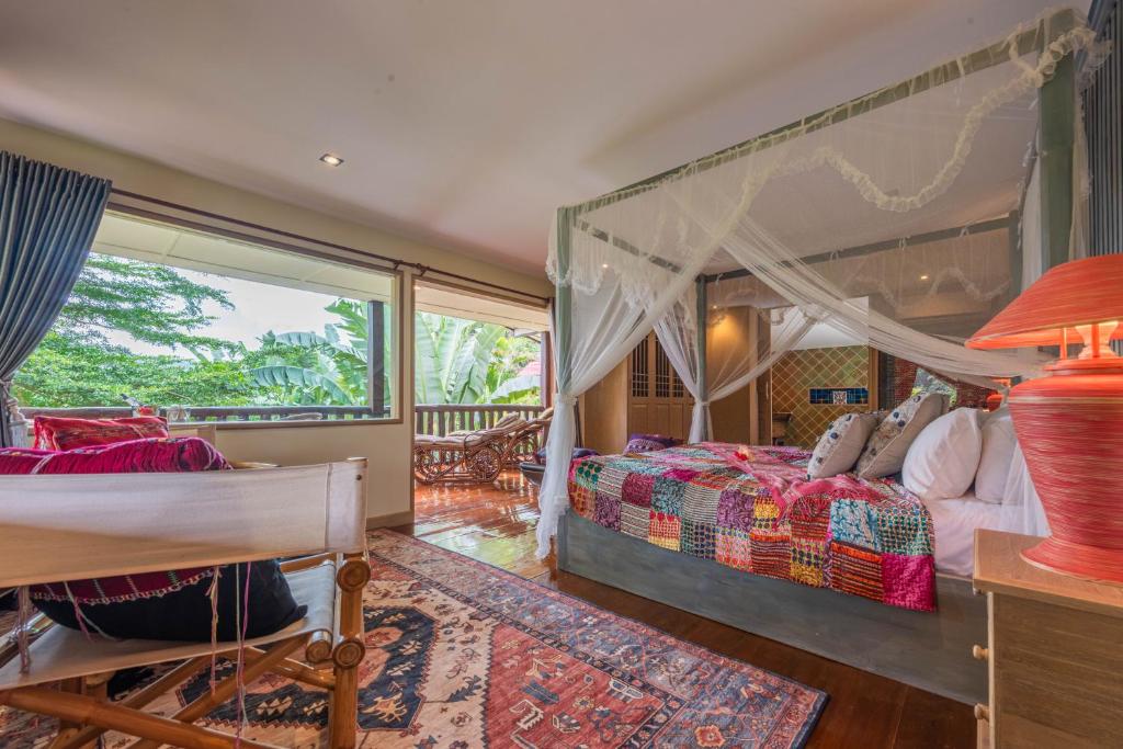 Posezení v ubytování Kanlaya's Eyrie, Luxury Homestay