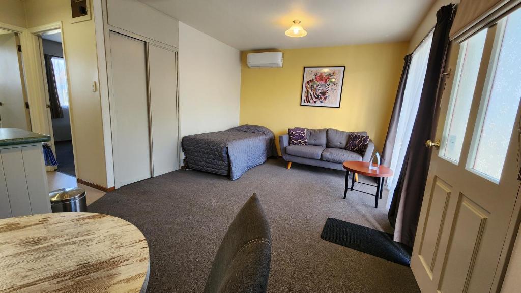 Posezení v ubytování Ashburton's Regency Motel