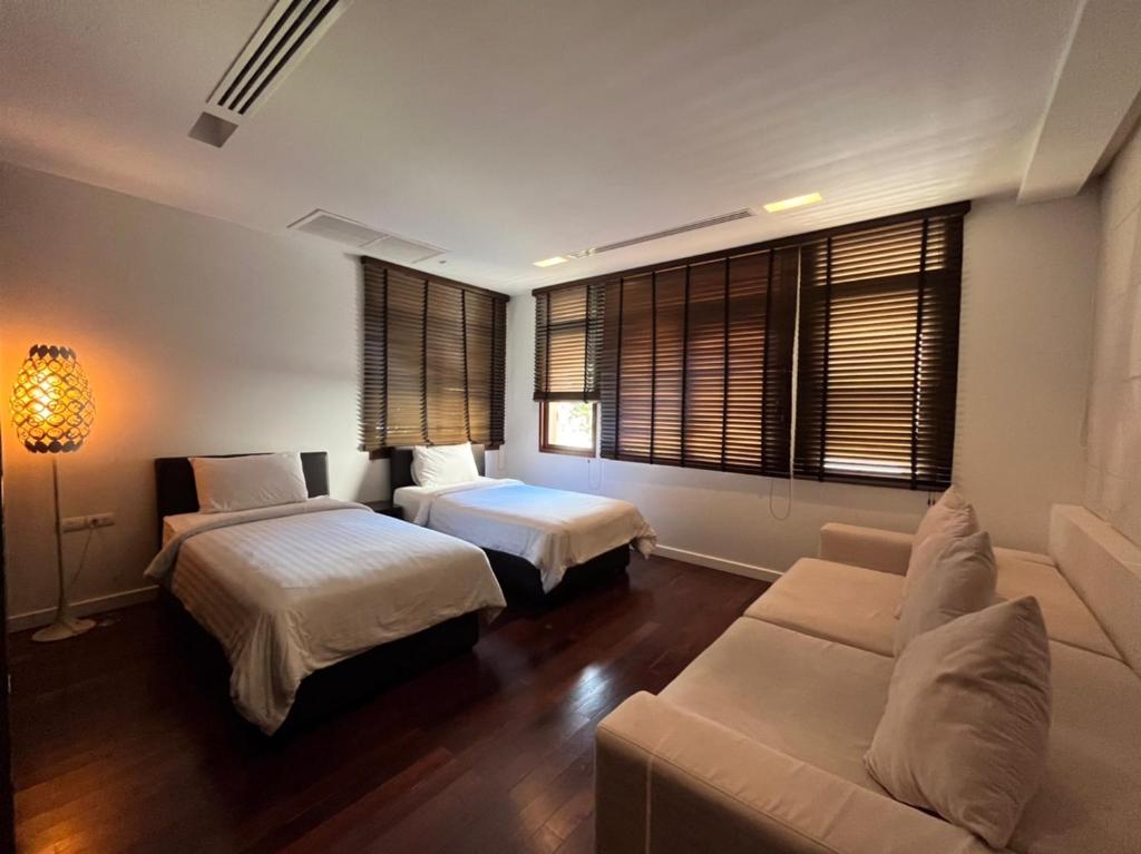 Postel nebo postele na pokoji v ubytování Amatapura Beachfront Villa 10 , SHA Certified