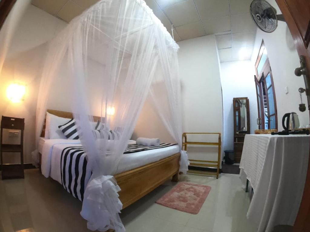 Postel nebo postele na pokoji v ubytování Ritz inn Ella