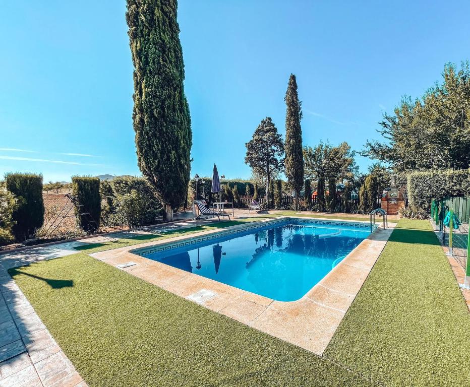 A piscina em ou perto de 6 bedrooms house with private pool and enclosed garden at Burguillos de Toledo