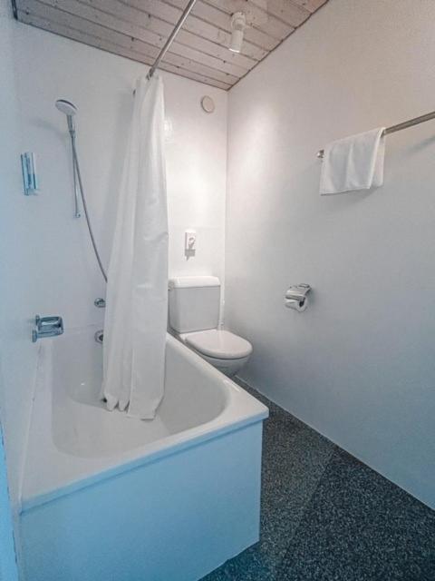 Koupelna v ubytování Hotel Bergsonne Rigi