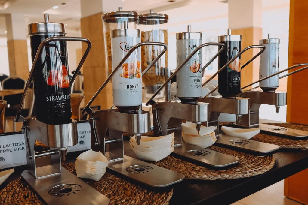 a group of coffee makers on a table at FAY Victoria Beach in Rincón de la Victoria