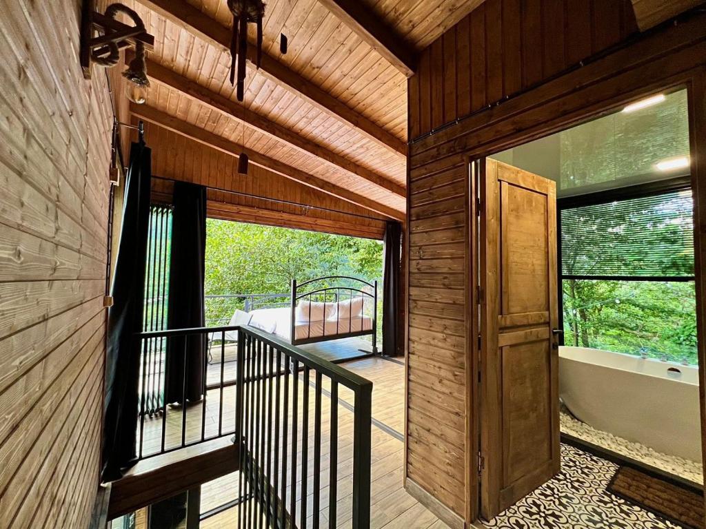 Woodpecker Georgia - Family Room With Mountain View