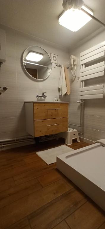 Postel nebo postele na pokoji v ubytování Domek całoroczny Tresna Agata