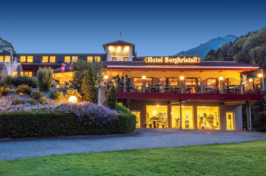 Nespecifikovaný výhled na hory nebo výhled na hory při pohledu z hotelu