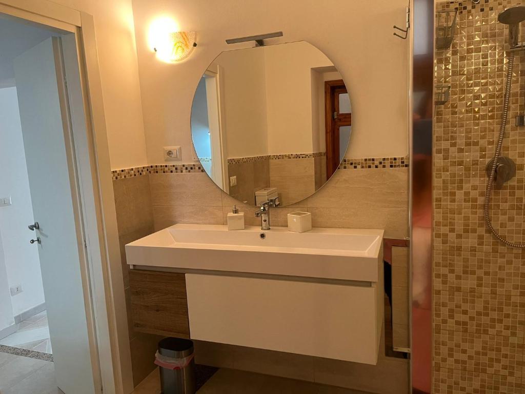 GL Golden City Apartments - 8