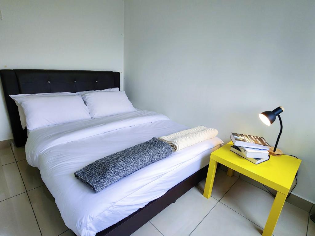 Postel nebo postele na pokoji v ubytování Dwiputra Residence Presint 15 PutraJAYA