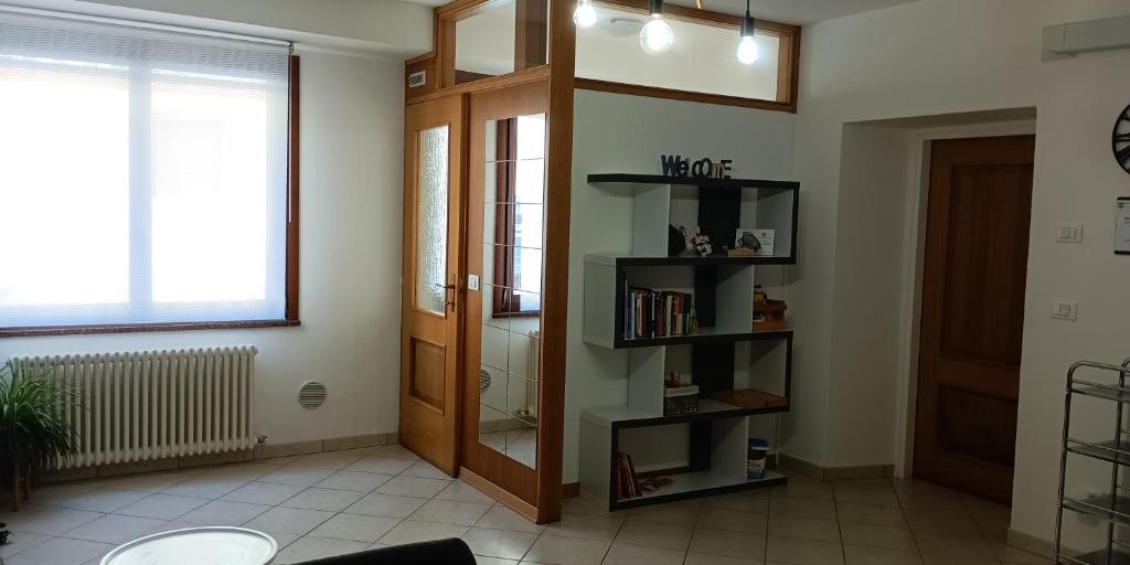 Knihovna v apartmánu